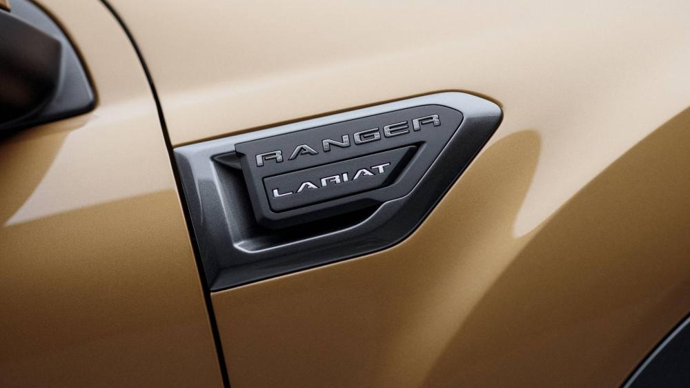 Ở thế hệ mới, Ford Ranger được chia thành 3 bản trang bị là XL, XLT và Lariat. Bên cạnh đó là các gói ngoại thất Chrome và Sport để làm đẹp thêm cho xe.